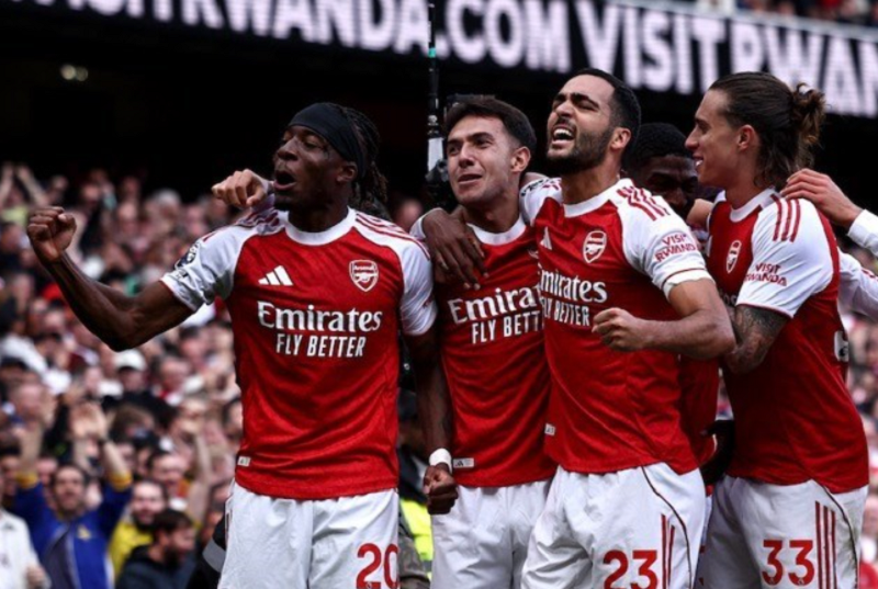 madueke-chung-minh-gia-tri-trong-mau-ao-arsenal