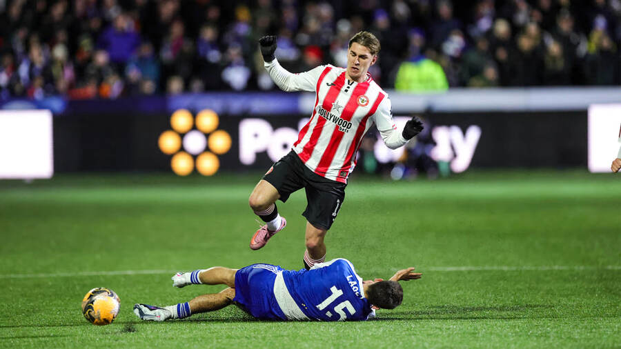 Macclesfield Town vs Brentford (02:30 – 17/02) | Xem lại trận đấu