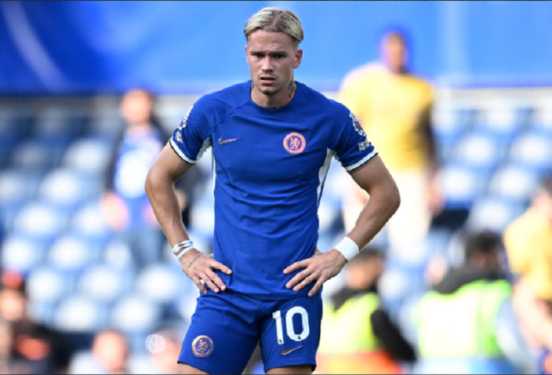 mudryk-bat-ngo-xuat-hien-tai-san-honeycroft-khi-van-bi-treo-gio